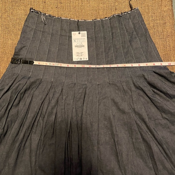 COPY - pleated Midi Skirt ZW Collection - Picture 2 of 10